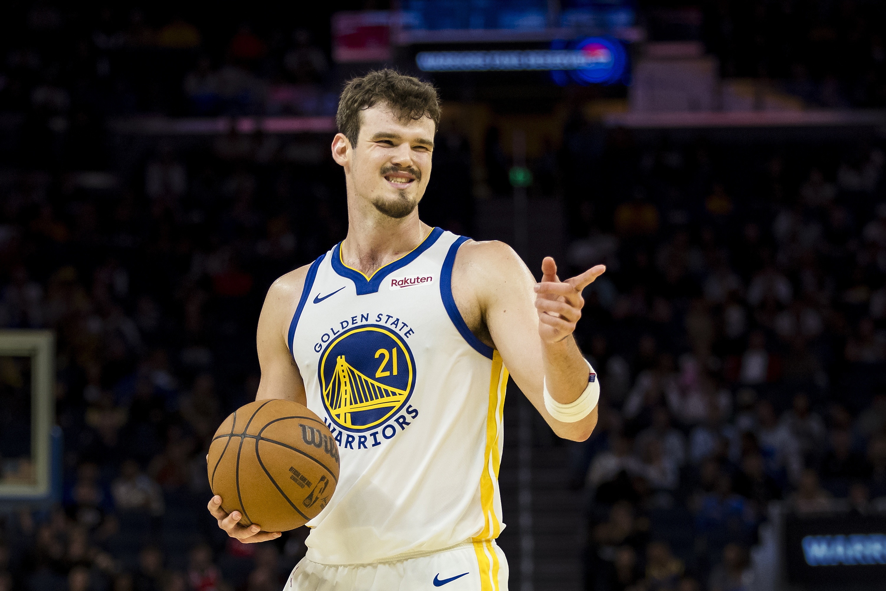 今天投射不错！波斯特半场9中4&amp;三分6中3拿到11分3板1断