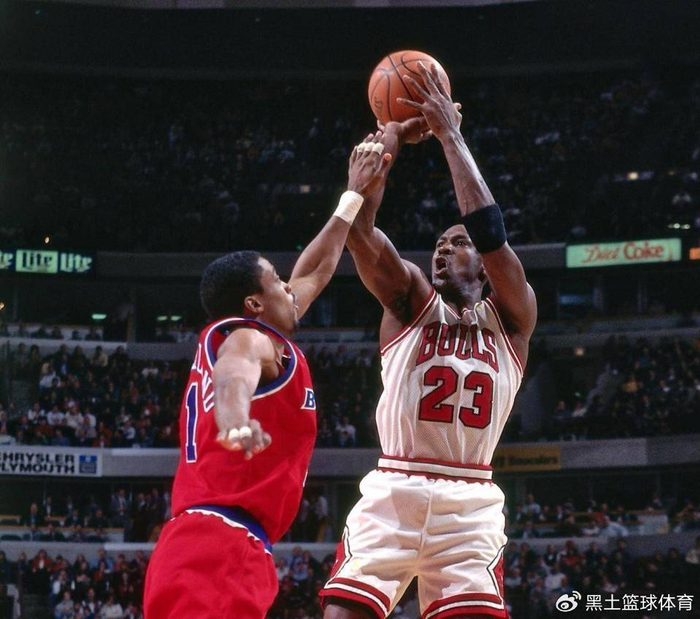 kaiyun体育app-乔丹詹姆斯谁是GOAT？韦德一句话结束争议，网友：没毛病|德维恩·韦德|芝加哥公牛队|迈克尔·乔丹|NBA总冠军|nba_新浪体育_新浪新闻