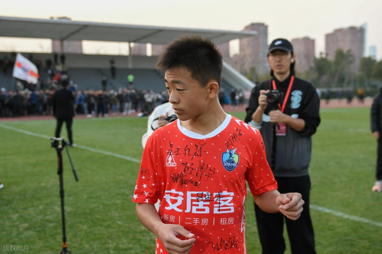 邝兆镭入选一线队？新赛季号码官宣，定位替补，即将迎来首秀