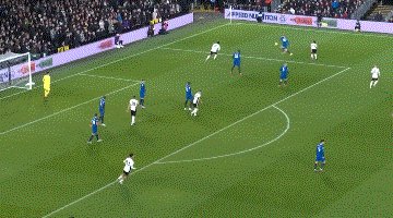 1673561717566081980.gif 【英超】费利克斯首秀染红 切尔西客场1比2负富勒姆
