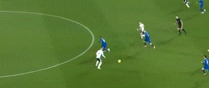 1673563426021043544.gif 【英超】费利克斯首秀染红 切尔西客场1比2负富勒姆